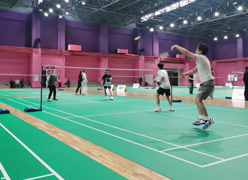 10-开展羽毛球切磋交流