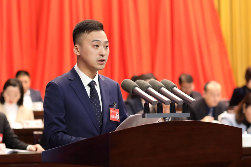 王洪健委员代表台盟巴南区工委在巴南区政协全会上作大会发言在巴南区