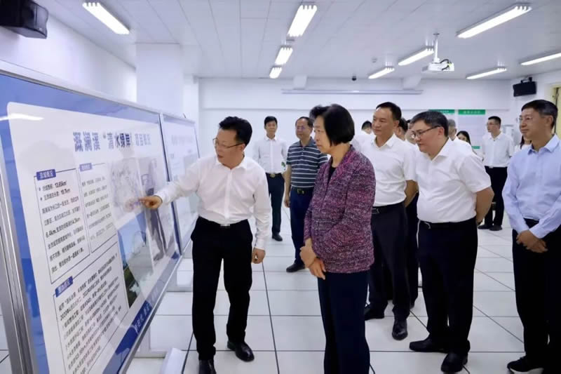 2-2025年7月，全国政协副主席、台盟中央主席苏辉率调研组赴渝，开展长江生态环境保护民主监督调研。（台盟中央供图）