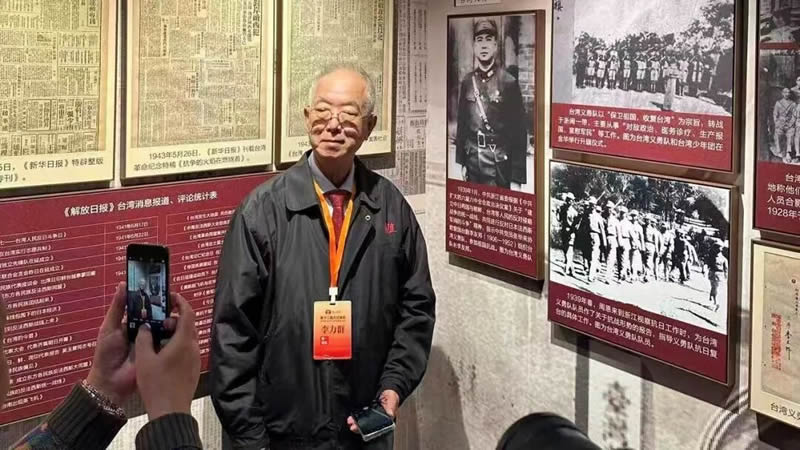 4-2025年10月，第十二届大江论坛期间，台湾抗日名将李友邦之子李力群赴台盟历史陈列馆参观。（台盟中央供图）