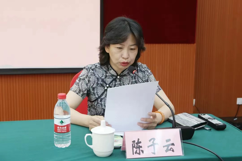 5-台盟中央组织部部长陈子云主持开班式.jpg