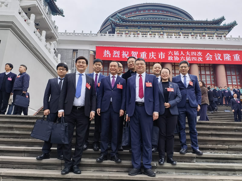 2-参加市政协六届四次会议的台盟台联界别委员（大礼堂）