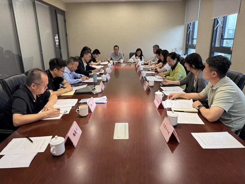 3.5月29日，台盟重庆市委会副秘书长、二级巡视员曾建刚率调研组赴市经济信息委，召开专题调研座谈会，市经济信息委二级巡视员卿知学主持会议。