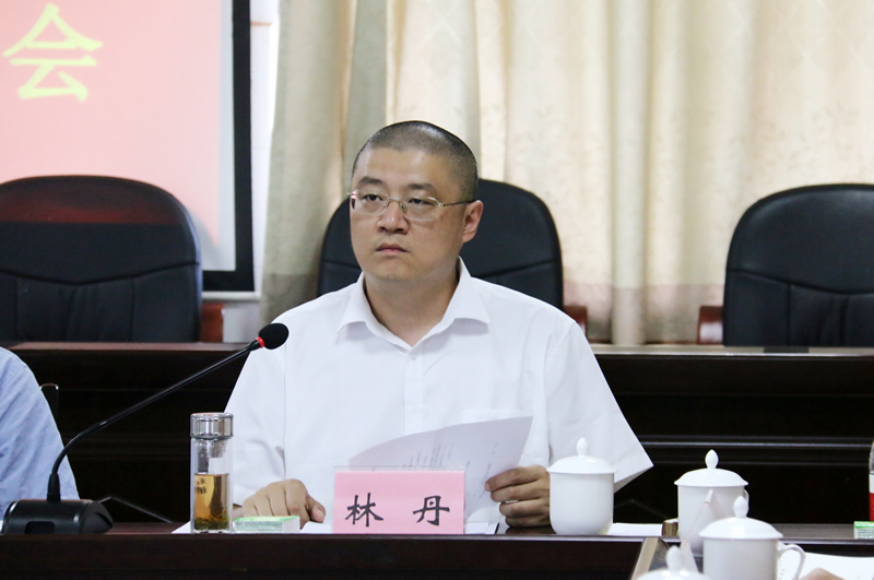 2-林丹主持会议.jpg