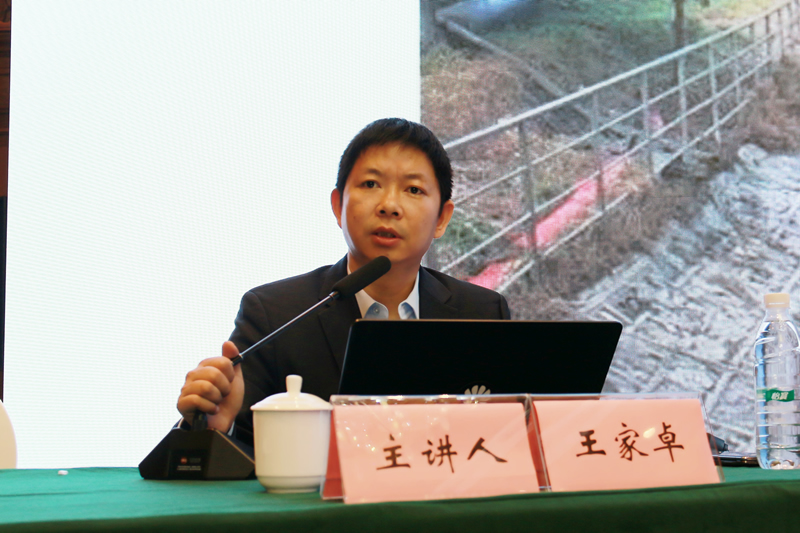 5-王家卓授课.jpg