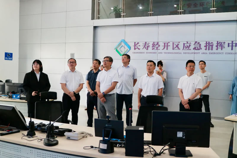 交流团参访长寿湖经济开发区.jpg